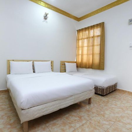 Oyo 89887 Chalet Yunie Marang Esterno foto