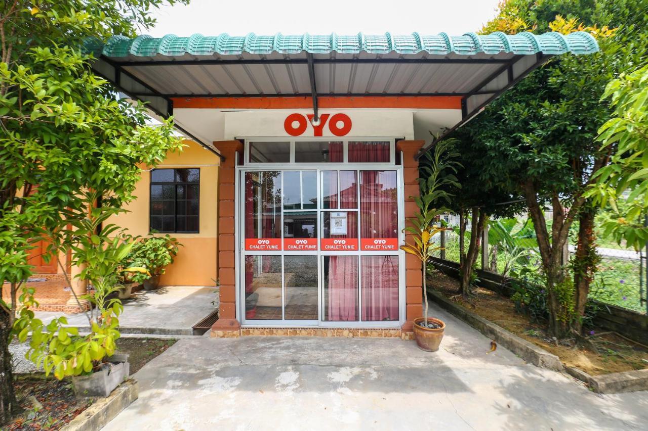 Oyo 89887 Chalet Yunie Marang Esterno foto
