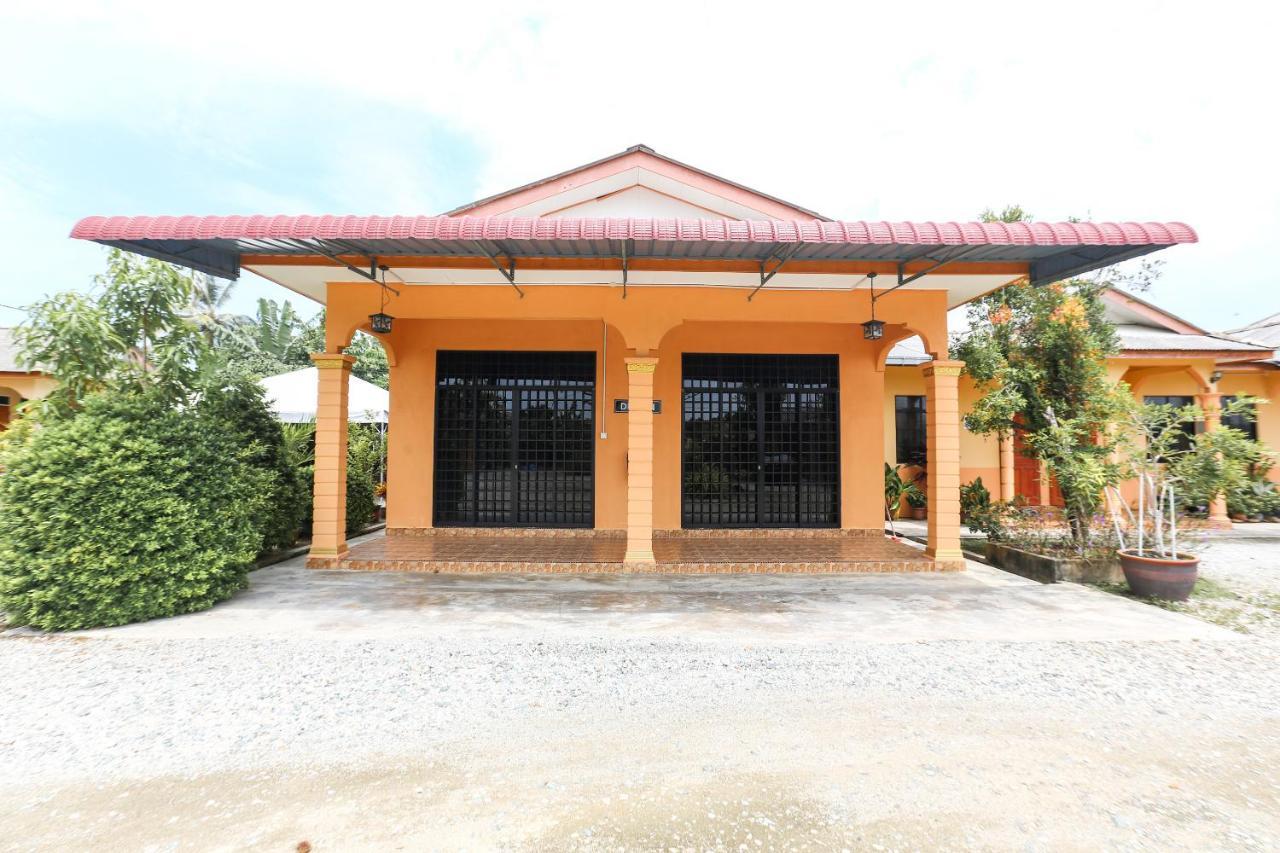 Oyo 89887 Chalet Yunie Marang Esterno foto