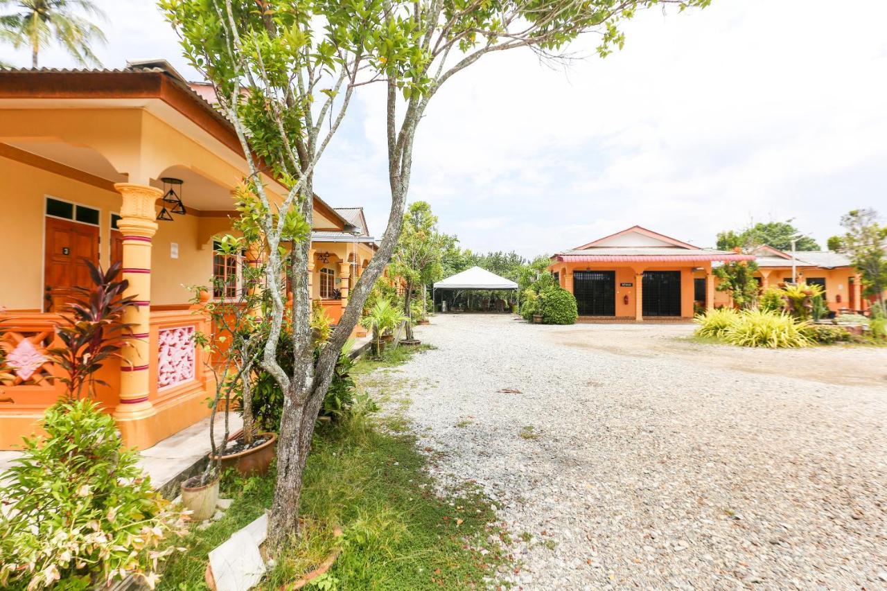 Oyo 89887 Chalet Yunie Marang Esterno foto