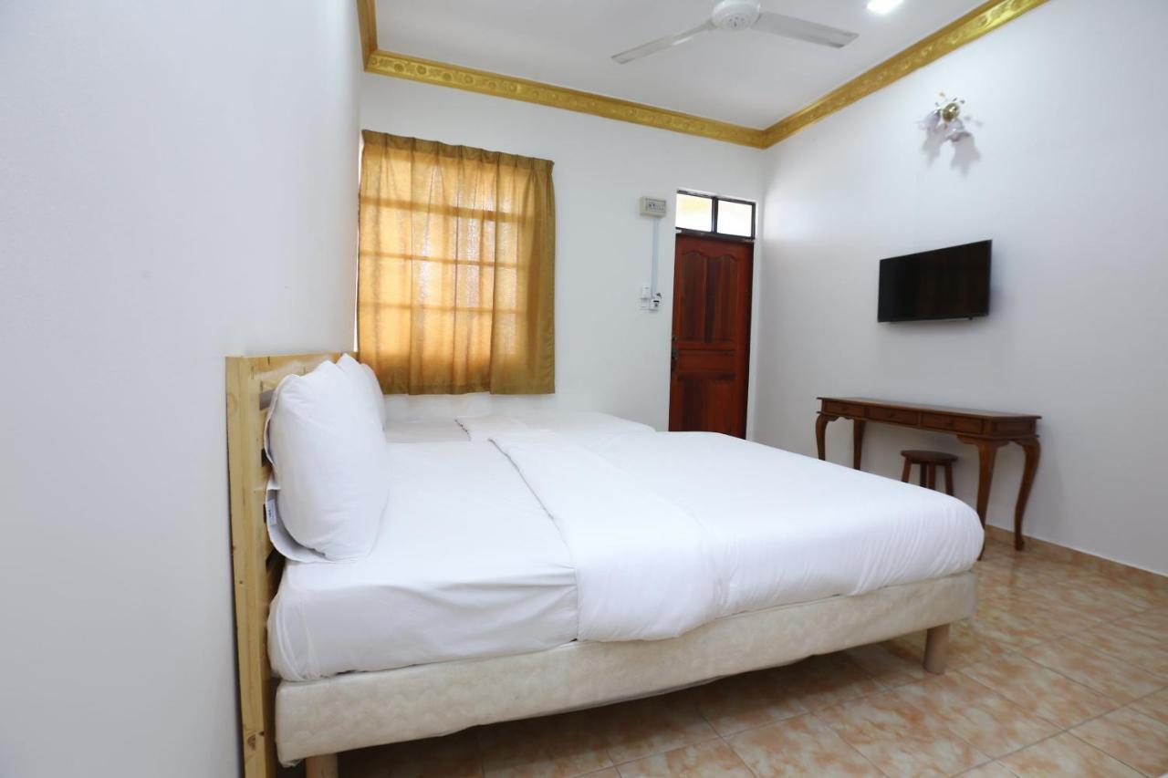 Oyo 89887 Chalet Yunie Marang Esterno foto