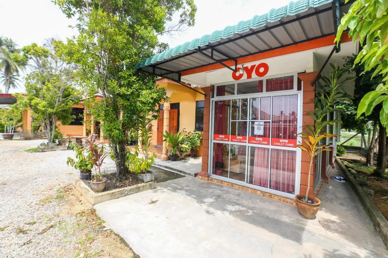 Oyo 89887 Chalet Yunie Marang Esterno foto