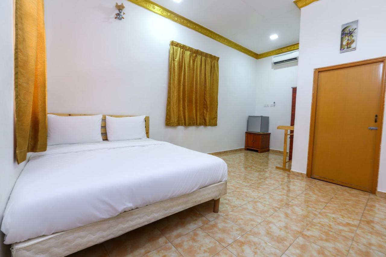 Oyo 89887 Chalet Yunie Marang Esterno foto