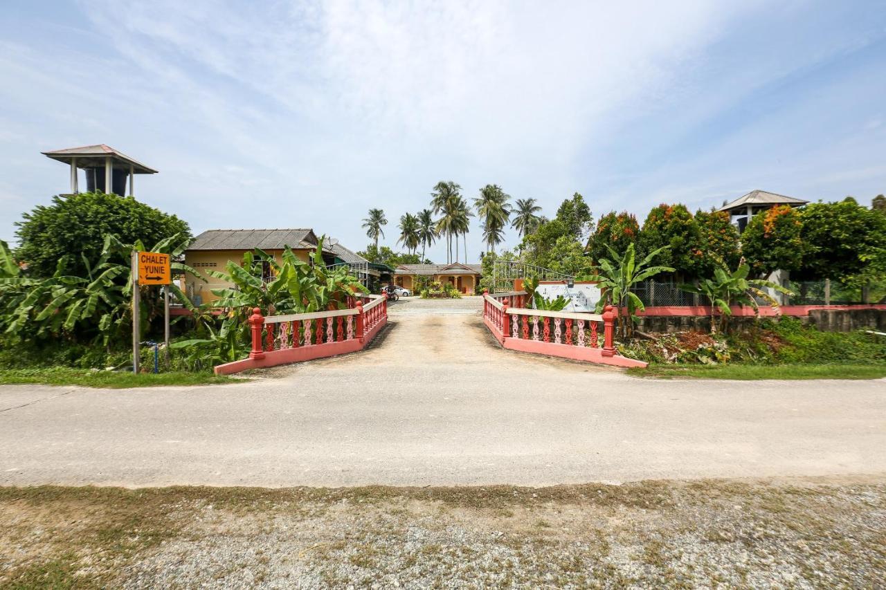 Oyo 89887 Chalet Yunie Marang Esterno foto