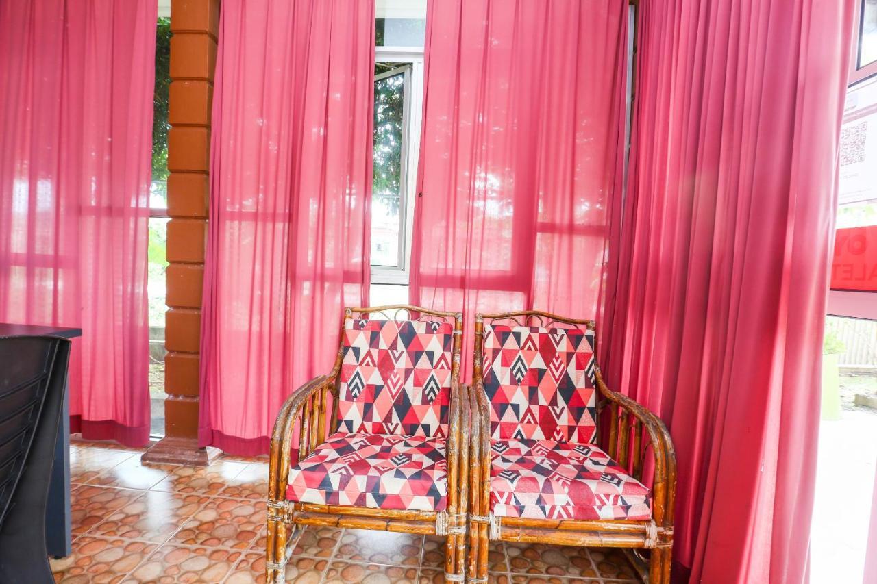 Oyo 89887 Chalet Yunie Marang Esterno foto