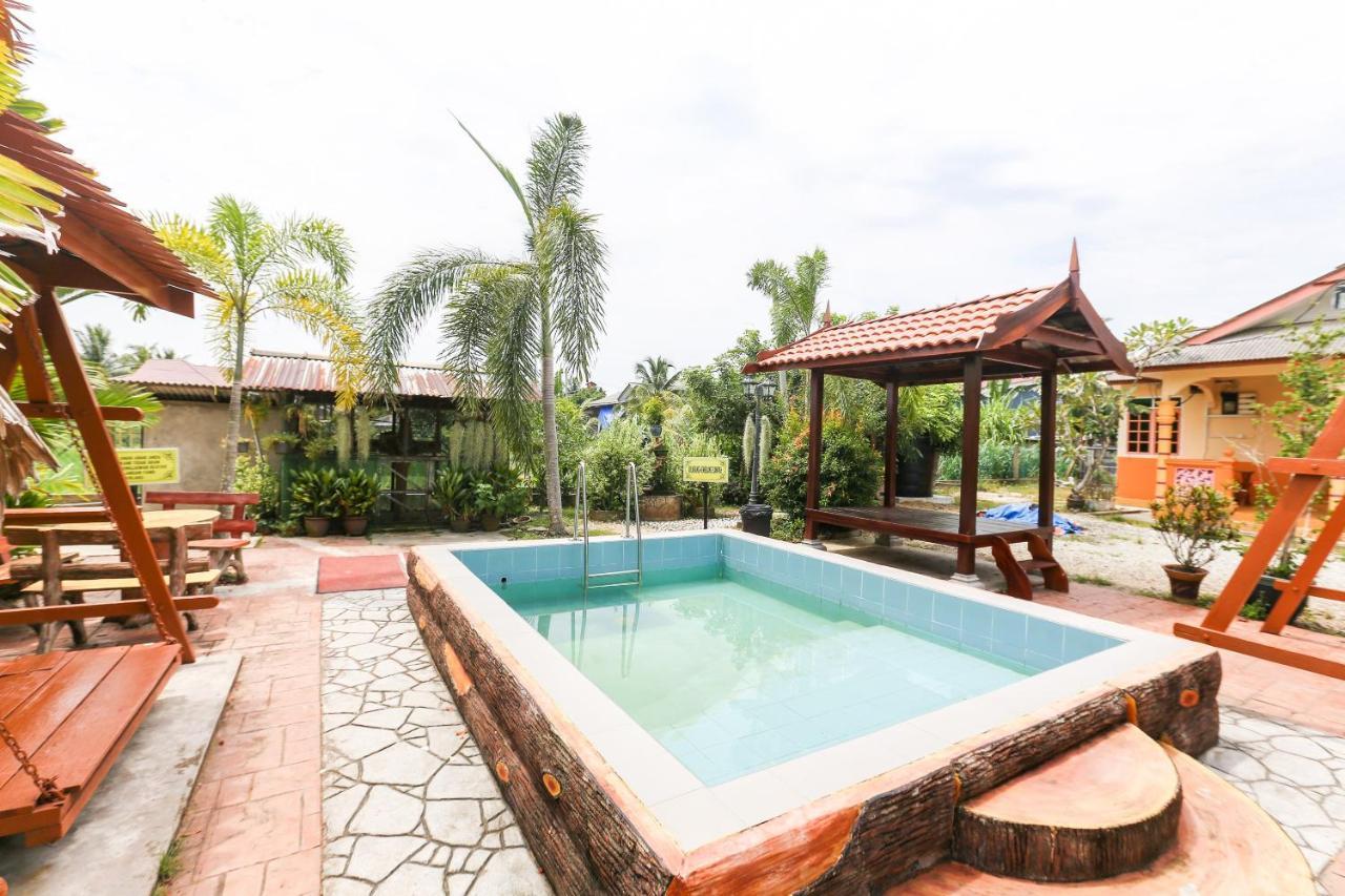 Oyo 89887 Chalet Yunie Marang Esterno foto