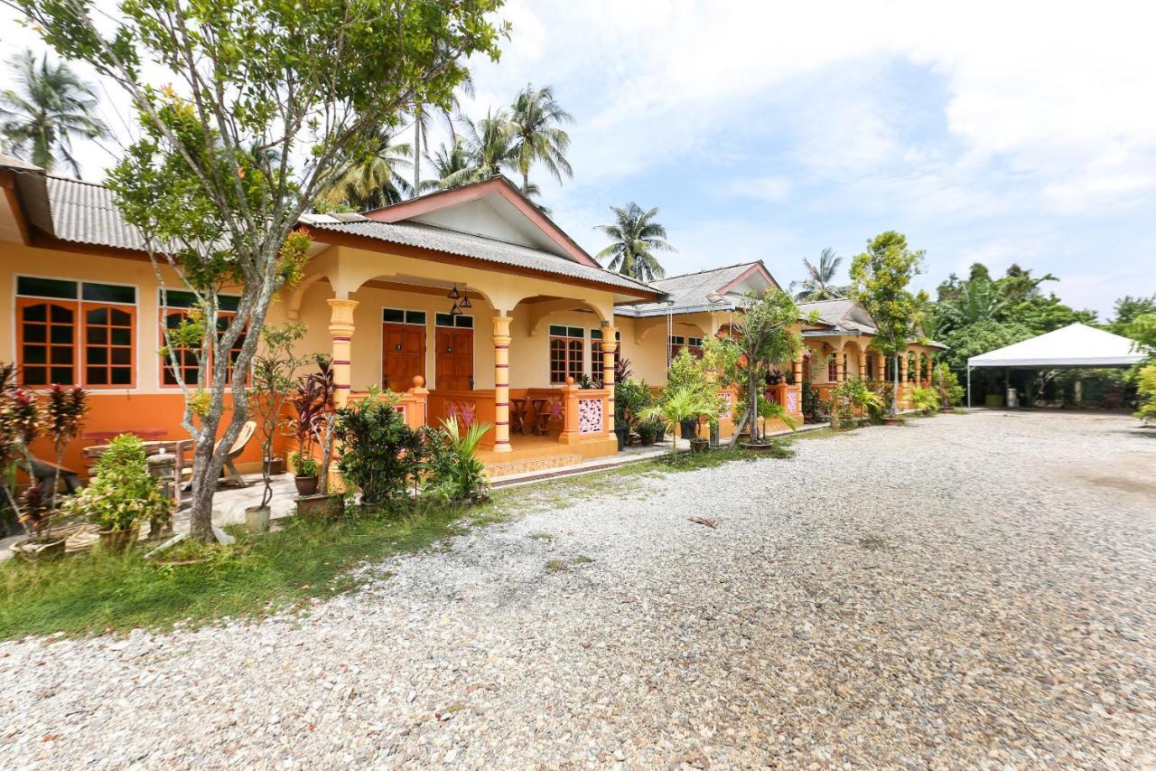 Oyo 89887 Chalet Yunie Marang Esterno foto
