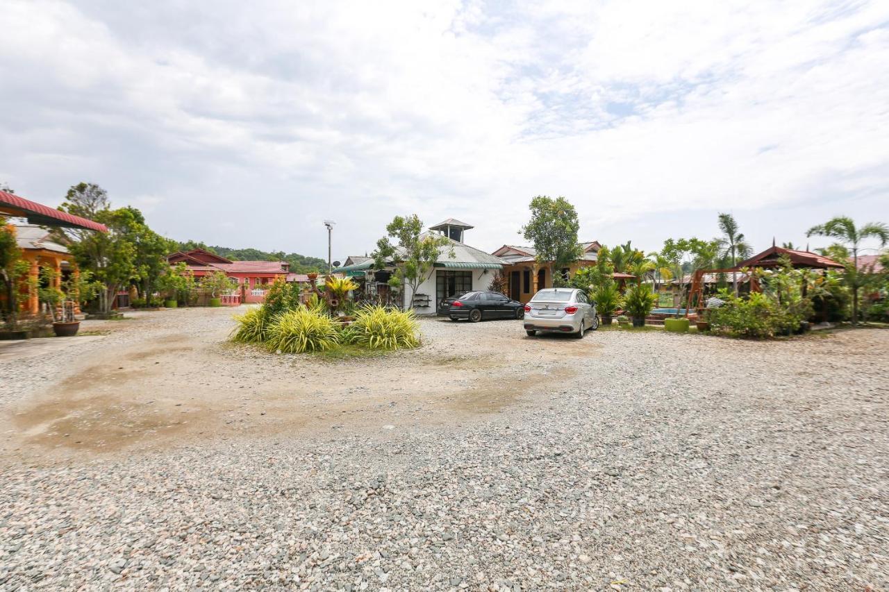 Oyo 89887 Chalet Yunie Marang Esterno foto