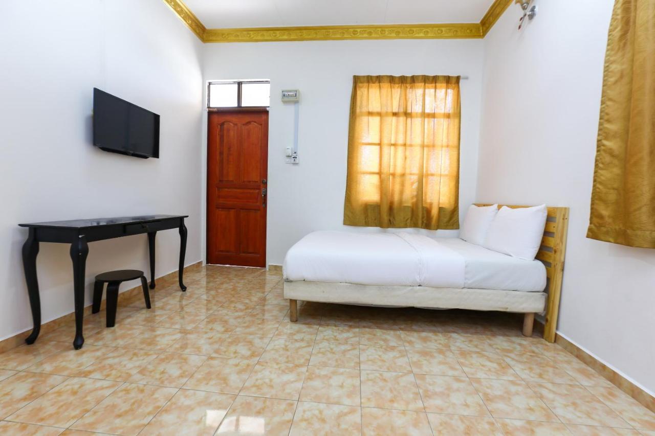 Oyo 89887 Chalet Yunie Marang Esterno foto